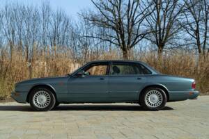 Bild 5/50 von Jaguar XJ 8 Executive (1997)