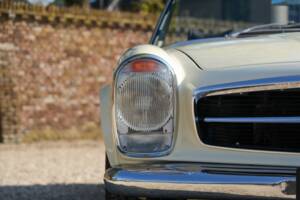 Image 29/50 of Mercedes-Benz 250 SL (1967)