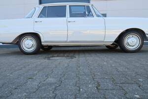 Image 7/50 of Mercedes-Benz 220 b (1965)