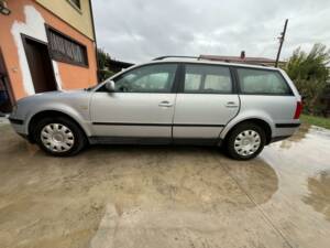 Image 3/20 de Volkswagen Passat Variant 1.9 TDI (1999)