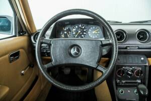 Image 8/50 of Mercedes-Benz 300 D (1980)