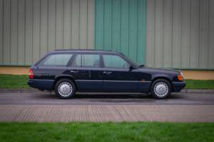 Bild 4/26 von Mercedes-Benz 300 TE (1992)