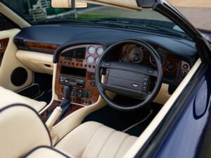 Immagine 16/50 di Aston Martin V8 Volante (1999)