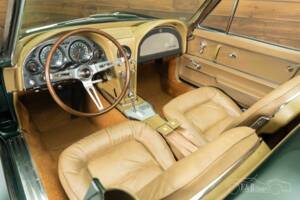 Image 2/8 of Chevrolet Corvette Sting Ray Convertible (1965)