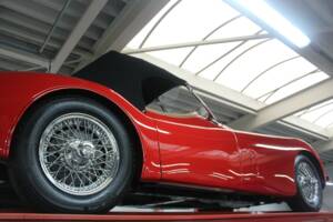 Image 13/50 of Jaguar XK 120 SE OTS (1954)