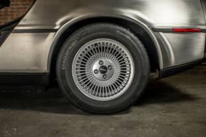 Image 18/66 of DeLorean DMC-12 (1981)