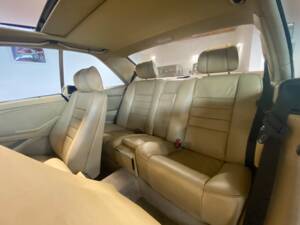 Image 21/63 of Mercedes-Benz 500 SEC (1984)