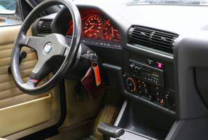 Afbeelding 27/40 van BMW 318i (1987)