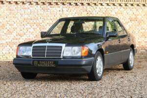 Image 1/50 of Mercedes-Benz 200 E (1992)