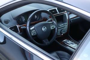 Image 3/50 of Jaguar XKR (2010)