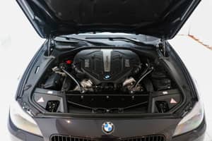 Image 22/24 of BMW 550i (2012)