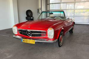 Image 3/8 de Mercedes-Benz 250 SL (1967)