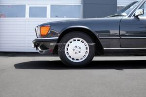 Image 24/29 of Mercedes-Benz 560 SL (1987)