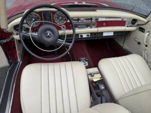 Image 35/50 of Mercedes-Benz 280 SL (1971)
