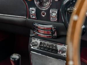 Immagine 48/74 di Aston Martin DB 5 Vantage (1964)