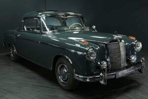 Bild 9/49 von Mercedes-Benz 220 SE (1960)