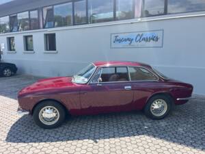 Image 2/17 de Alfa Romeo Giulia GT 1300 Junior (1972)