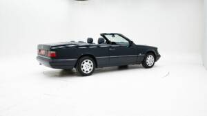 Image 2/15 of Mercedes-Benz E 200 (1995)