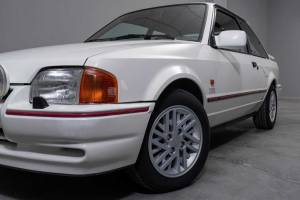 Immagine 6/22 di Ford Escort XR3i (1990)