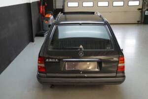 Bild 5/50 von Mercedes-Benz E 280 T (1994)
