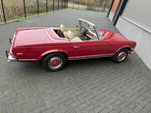 Image 12/50 of Mercedes-Benz 280 SL (1971)