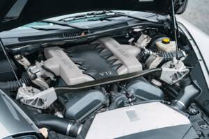 Image 2/23 of Aston Martin V12 Vanquish (2003)