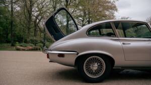 Bild 80/81 von Jaguar E-Type V12 (2+2) (1971)