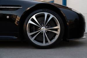 Image 34/83 de Aston Martin V12 Vantage (2009)