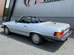 Afbeelding 9/44 van Mercedes-Benz 560 SL (1986)