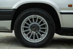 Image 29/50 de Volvo 780 Bertone 2.4 TD (1987)