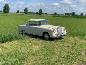 Afbeelding 4/8 van Mercedes-Benz 220 SE (1960)