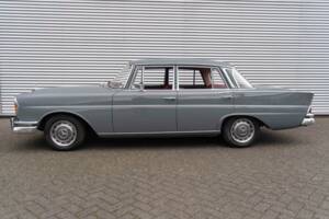 Image 5/8 de Mercedes-Benz 220 S b (1962)