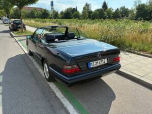 Bild 6/14 von Mercedes-Benz E 220 (1996)