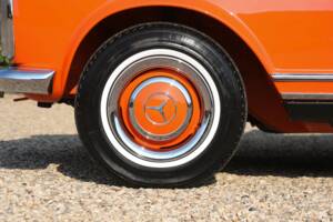 Image 39/50 of Mercedes-Benz 230 SL (1964)
