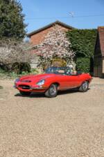 Image 14/41 de Jaguar E-Type (1968)
