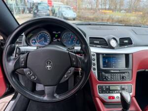 Bild 13/21 von Maserati GranTurismo 4.2 (2007)