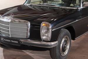Image 44/64 of Mercedes-Benz 230/6 LWB (1976)