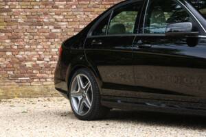 Image 30/50 of Mercedes-Benz C 63 AMG (2012)