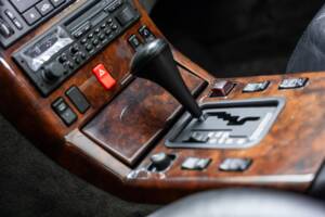 Image 17/37 of Mercedes-Benz SL 320 (1993)