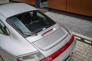 Afbeelding 32/73 van Porsche 911 Carrera 4S (2002)