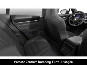 Image 11/13 of Porsche Macan 4 (2025)