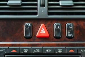 Image 31/50 of Mercedes-Benz E 430 (2000)