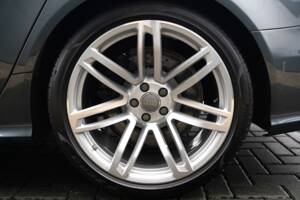 Immagine 46/50 di Audi RS6 Avant (2015)