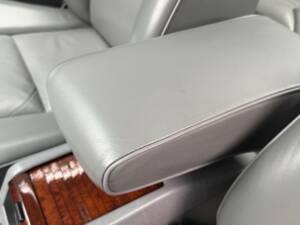 Image 45/100 of Mercedes-Benz 300 CE (1992)