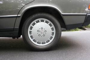 Image 19/27 of Mercedes-Benz 190 E (1987)