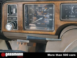 Image 14/15 of Pontiac Bonneville (1981)