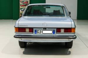 Bild 4/18 von Mercedes-Benz 230 C (1977)
