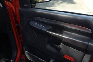 Image 60/82 of Dodge Ram SRT 10 (2005)