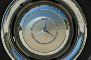 Image 35/50 of Mercedes-Benz 230 SL (1965)