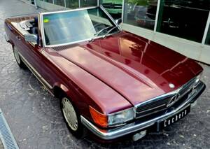 Image 24/34 of Mercedes-Benz 500 SL (1986)